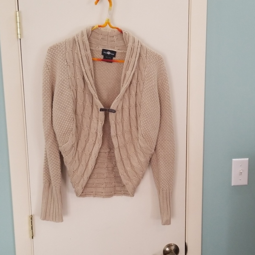 Cropped beige cardigan